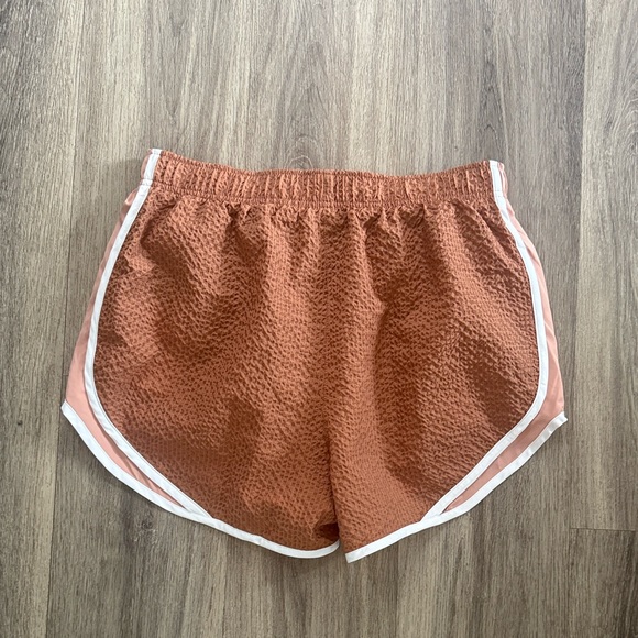 Nike X Revolve Women’s Athletic Shorts Tempo Short Mineral
Clay Rose Large - Picture 4 of 9